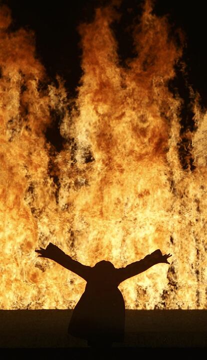 'Fire woman' (2005) es uno de los vídeos más celebres de Bill Viola.