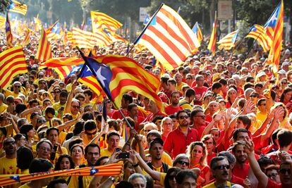 La Guardia Urbana de Barcelona ha cifrado hoy en 1,8 millones los participantes en la manifestación de la Vía Catalana, convocada por la Asamblea Nacional Catalana y Òmnium Cultural con motivo de la Diada y en favor de la celebración de una consulta soberanista el 9 de noviembre.