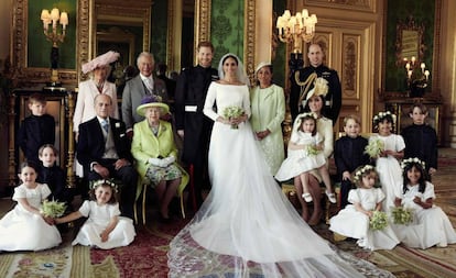 Foto oficial da família real britânica, depois do casamento de Harry e Meghan Markle.