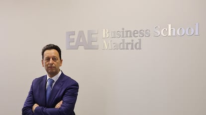 José María López pasa a ocupar el cargo de decano de EAE Business School Madrid. Inició su carrera en la Universidad Europea, donde ha ocupado diversos cargos. Posteriormente se incorporó a la Universidad de Nebrija como director del departamento de Economía y Empresa y posteriormente vicedecano de la Facultad de Economía y Empresa. Del mismo modo, ha sido coordinador de grado en Gestión Logística y director de Desarrollo Internacional en UNIR.