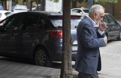 Sevilla/11-10-2018: El exdirector de la extinta Fundación Andaluza Fondo Formación y Empleo (Faffe) Fernando Villén a su salida del juzgado de Sevilla tras prestar declaración.
 FOTO: PACO PUENTES/EL PAIS