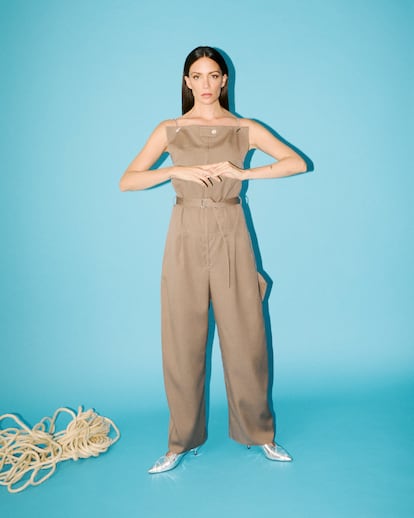 Cool wool jumpsuit with metallic straps by LANVIN and silver leather pumps by ISABEL MARANT.