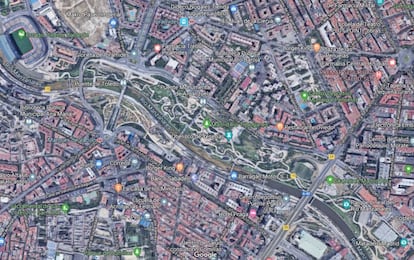 Vista satelital de las calles Paseo del Quince de Mayo y Antonio López, fronteras de renta junto al Río Manzanares.