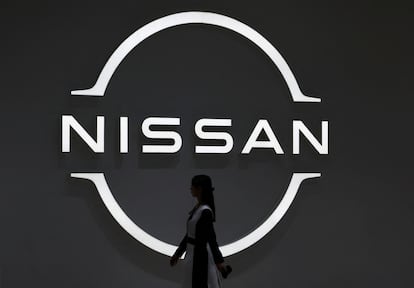 Logo de Nissan en la sede de la compañía en Yokohama, Japón.