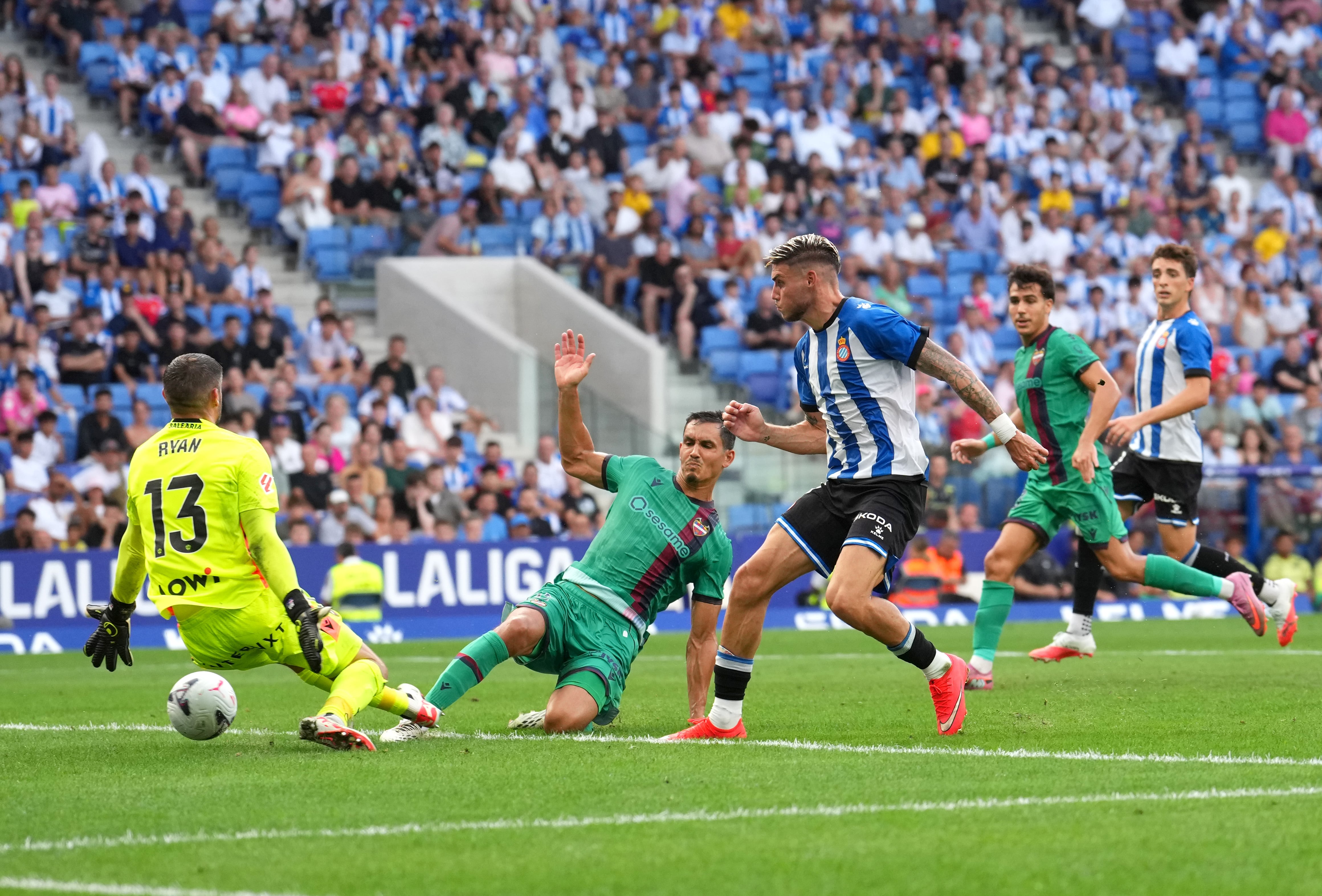 La bienvenida de Roberto, jaula para el Espanyol y tormento del Levante