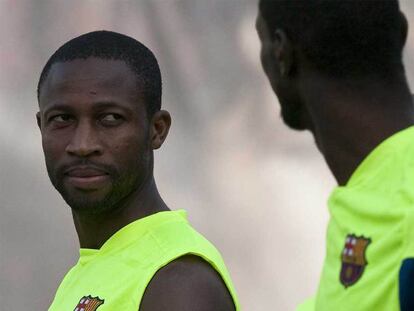 Keita, junto a Abidal en una sesión preparatoria del Barça.