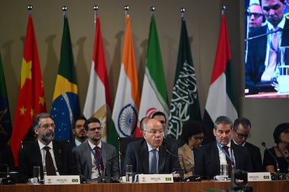 El ministro de Exteriores de Brasil, Mauro Vieira, en la apertura de la reunión de los cancilleres de los BRICS, en Río, este lunes.