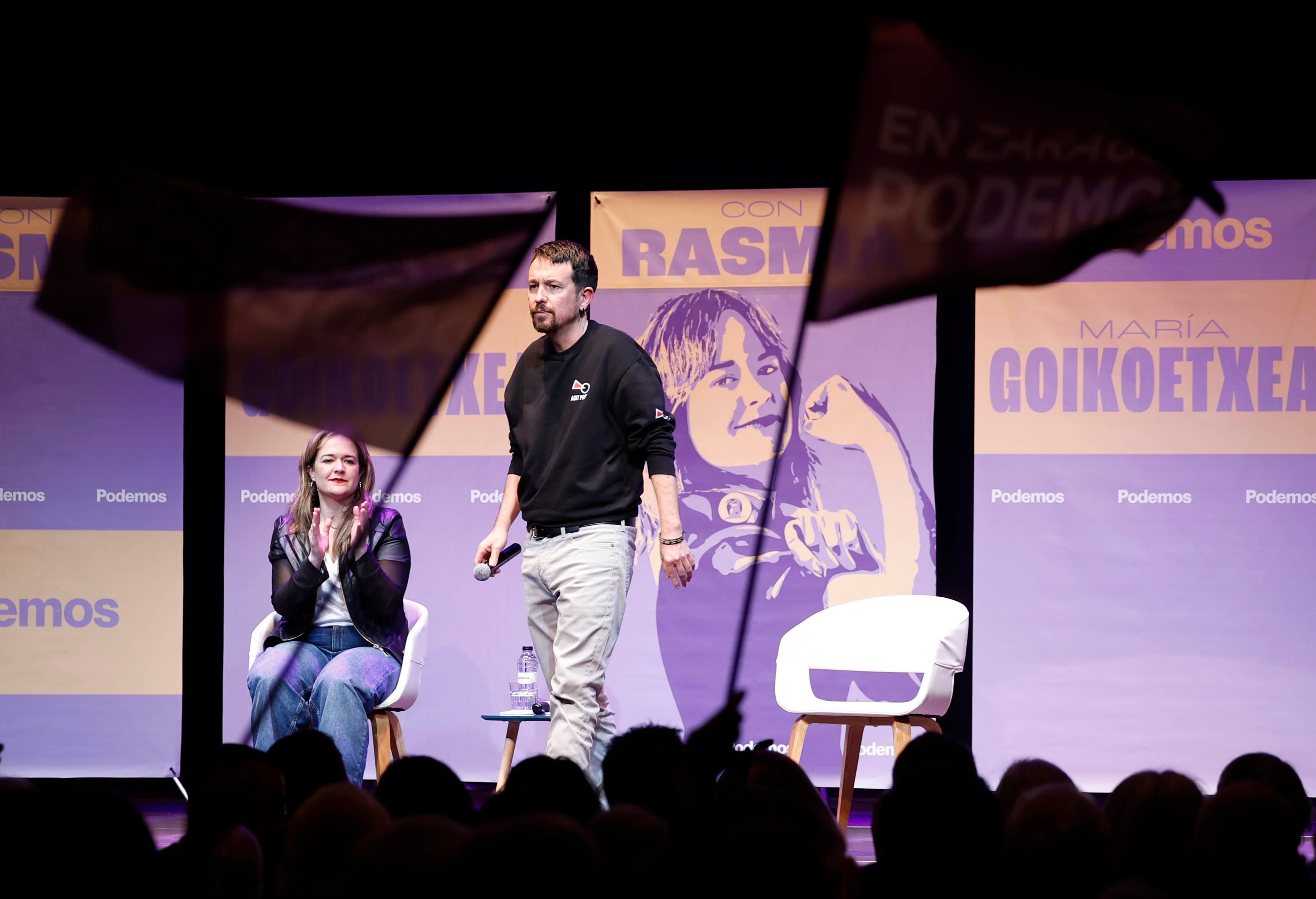 El cofundador de Podemos Pablo Iglesias y la candidata del partido en Aragón, María Goikoetxea, este miércoles en un acto en Zaragoza.