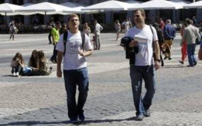 Turistas en la Plaza Mayor de Madrid. EFE/Archivo