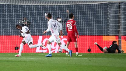 Vinicius Junior celebra su segundo gol contra el Liverpool este martes en el Alfredo di Stéfano.