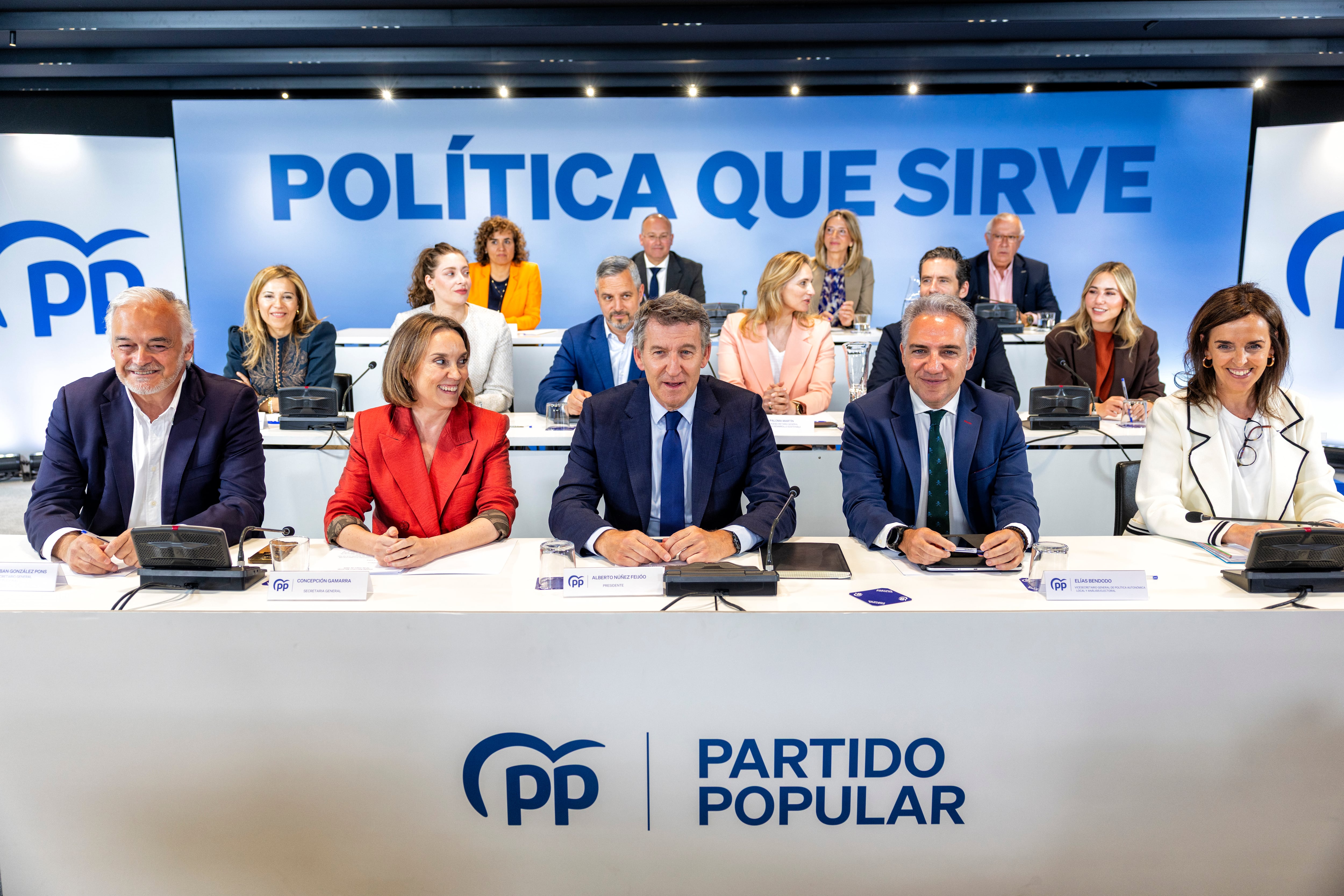 Feijóo reabre el debate sobre el rumbo ideológico del PP