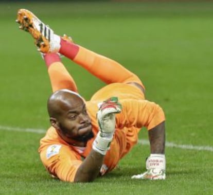 M'Bolhi, durante el partido ante Alemania