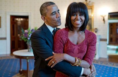 7 de enero de 2013. Obama canta el cumpleaños feliz a Michelle.