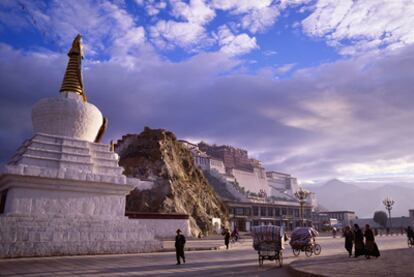 Palacio de Potala, único trabajo de otro arquitecto, colgada en su estudio de Lloyd Wright