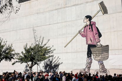 Inauguracin del mural en homenaje a los voluntarios de la dana realizado por Paco Roca y Martn Fors.