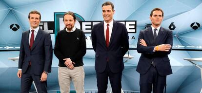 De izquierda a derecha, Pablo Casado, Pablo Iglesias, Pedro Sánchez y Albert Rivera antes de comenzar el debate de Atresmedia.