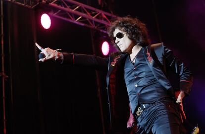 El cantante Enrique Bunbury, en un momento de su actuación.