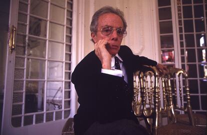 El modista Manuel Pertegaz, durante una entrevista en julio de 1988.