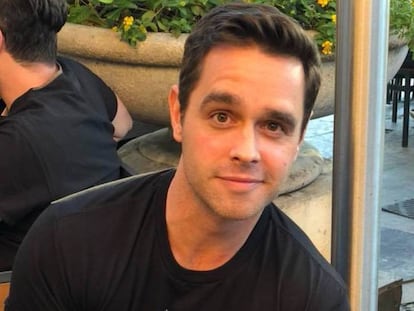 El presentador Karl Schmid en una foto colgada en su perfil personal de Facebook.