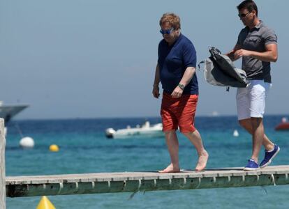 Elton Johnn, en Saint Tropez.