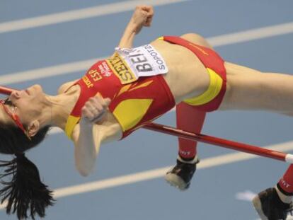 Ruth Beitia durante uno de sus saltos en la final de salto de altura. 