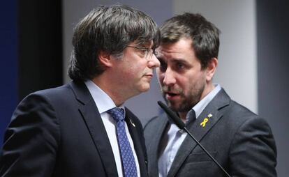 Carles Puigdemont y Toni Comín, el pasado 19 de diciembre en Bruselas.