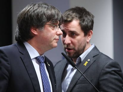 Carles Puigdemont y Toni Comín, el pasado 19 de diciembre en Bruselas.