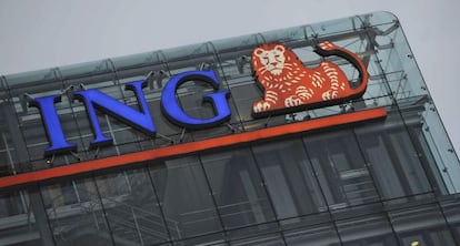 El logotipo de ING en la sede del grupo holandés en Ámsterdam (Holanda).