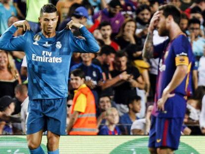 Cristiano Ronaldo celebra el seu gol al Barcelona a la Supercopa, amb Messi.