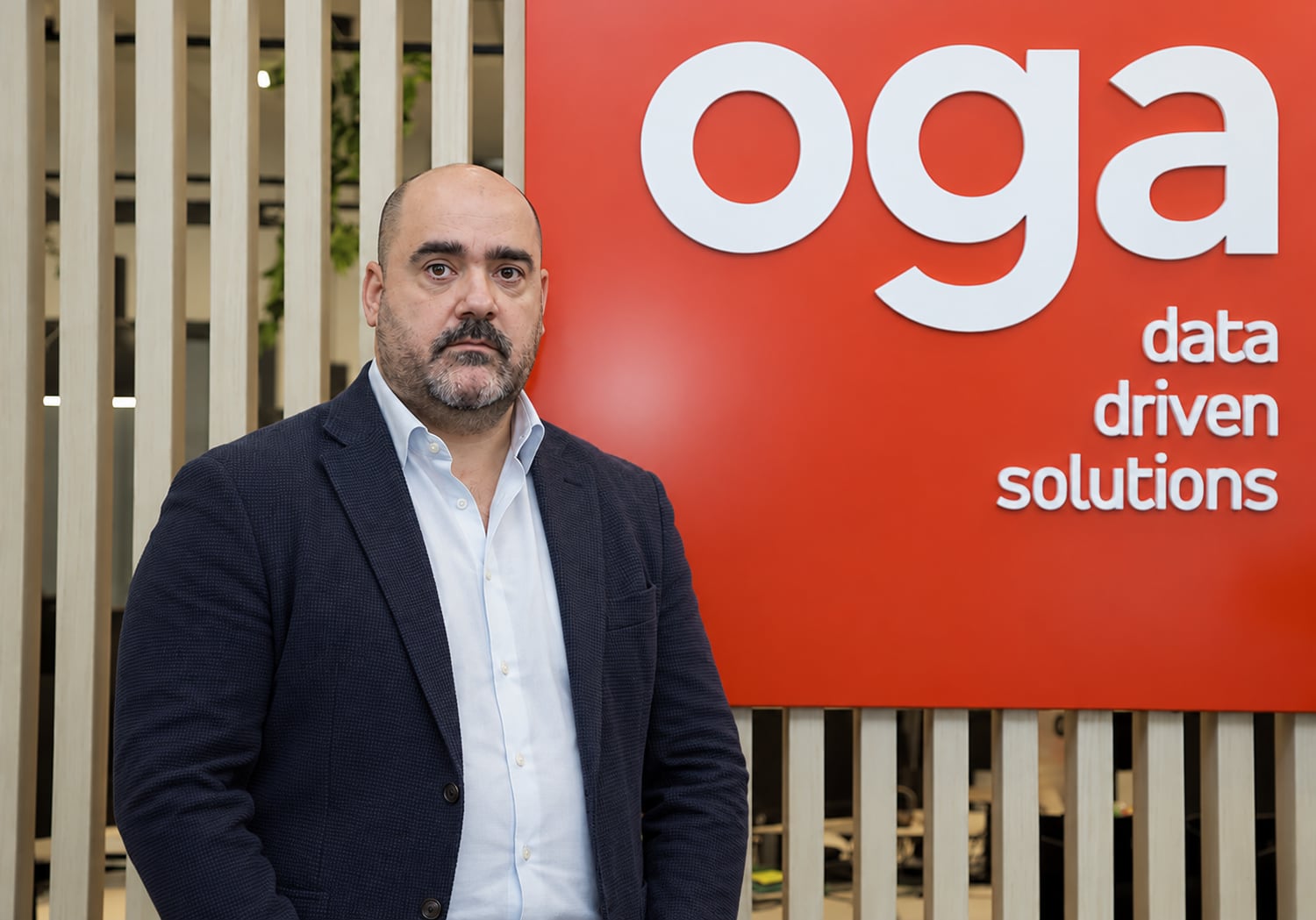 Telefónica formaliza la compra del 10% de OGA para potenciar sus servicios IA