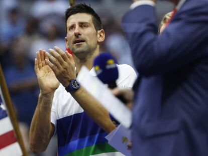 Novak Djokovic durante la ceremonia final, en el pista Arthur Ashe de Nueva York.