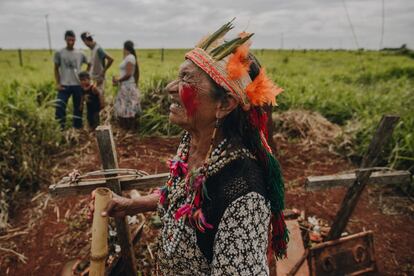 Índios Guarani Kaiowá em Caarapó, MS. A região é a líder nacional de mortes indígenas oriundas dos conflitos com fazendeiros.