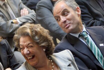 Francisco Camps y Rita Barberá, ayer durante la presentación del plan de infraestructuras de la Comunidad Valenciana.