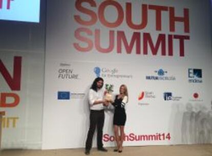 Vesna Prchkovska y Paulo Rodrigues con el premio a la mejor start-up en The South Summit 2014.