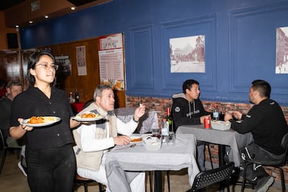 La Cafetería Villalar acoge cada día a los trabajadores más humildes del barrio Salamanca.