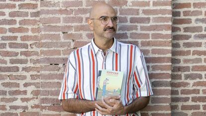 Álvaro Llorca: “Un libro es como desnudarse ante los lectores”