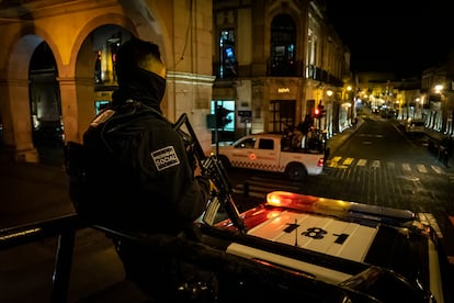 Policías municiaples y Guardia Nacional patrullan las calles de la ciudad de Zacatecas, el 25 de agosto.