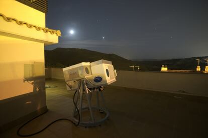 The observation instrument installed on the terrace of a house in the town of Castellgalí, Barcelona. 