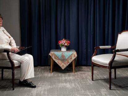 La periodista Christiane Amanpour, mientras esperaba para entrevistar al presidente de Irán, en una imagen de su cuenta de Twitter.