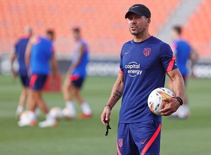 Diego Pablo Simeone , en la ciudad deportiva del club, en Majadahonda, Madrid, este sábado. / EFE/atleticodemadrid.com