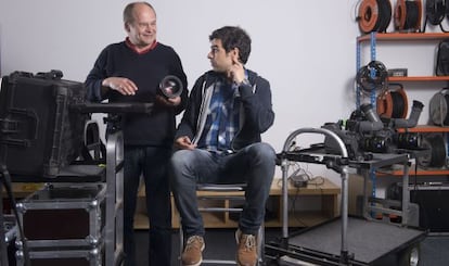 Gabor Bene y Sebastián Alfie, en el almacén-oficina de alquiler de cámaras del primero.