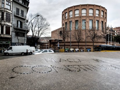 La plaça de la Constitució ara es diu 1 d'Octubre.