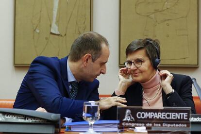 La presidenta de la JUR, Elke König, durante su comparecencia ante la comisión del Congreso que investiga la crisis financiera. EFE/J.P. Gandul