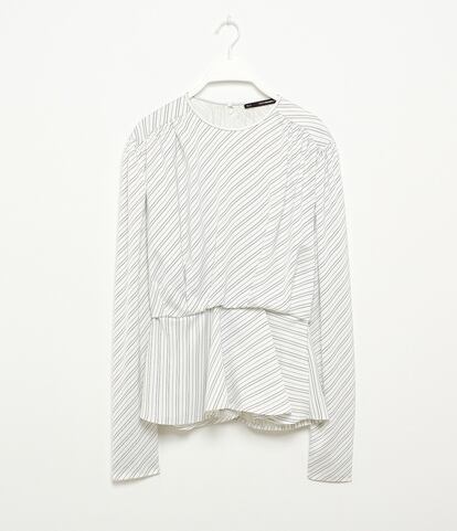 Blusa de tejido fluido de rayas de  Sfera, ahora por 19,99 euros. Antes costaba 35,99 euros. Tiene un descuento del 45%.