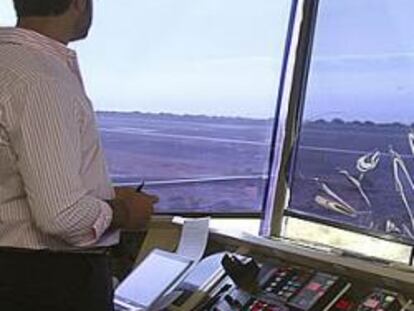 Los controladores apuran los contactos con AENA para salvar la operación salida