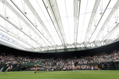 Pista de Wimbledon durante el partido entre Alcaraz y Struff.