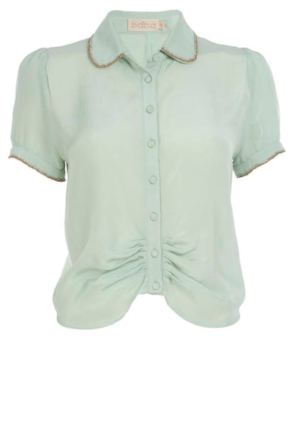 Renueva el armario con los tonos candy de la temporada. Esta blusa de estilo naïf es de BDBA (c.p.v).