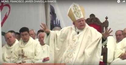 El obispo Francisco Chavolla en una homilía.