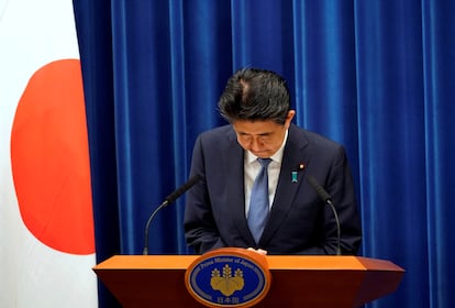 Shinzo Abe se despede durante sua última entrevista coletiva, no último dia 28 de agosto.