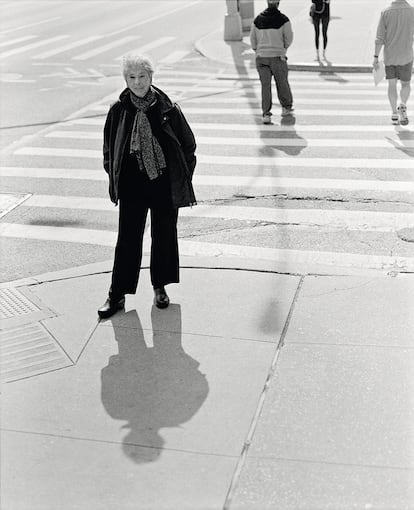 Gornick, dando un paseo por su barrio.